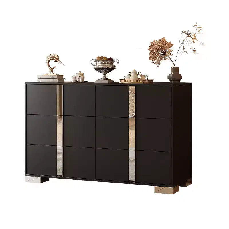 Commode blanche à 6 tiroirs avec poignées effet miroir, une personne