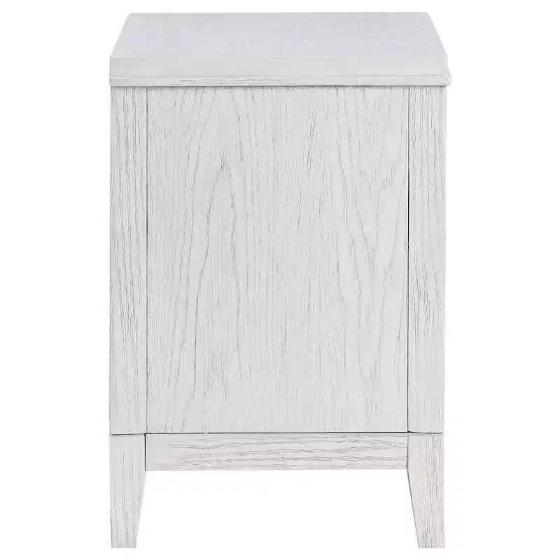 Table de chevet blanche patinée à 2 tiroirs avec poignées en laiton
