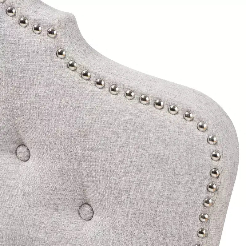 Tête de lit moderne Hilda en tissu capitonné – Boutons touffetés, Clous décoratifs, Beige