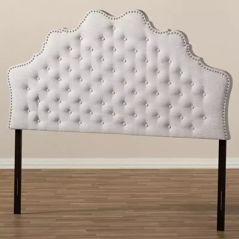 Tête de lit moderne Hilda en tissu capitonné – Boutons touffetés, Clous décoratifs, Beige