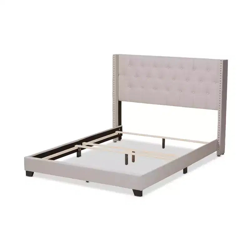Lit plateforme king size gris tapissé avec tête de lit capitonnée à oreilles